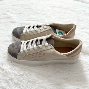 Universal Thread Lace Up Sneakers Womens Size 8